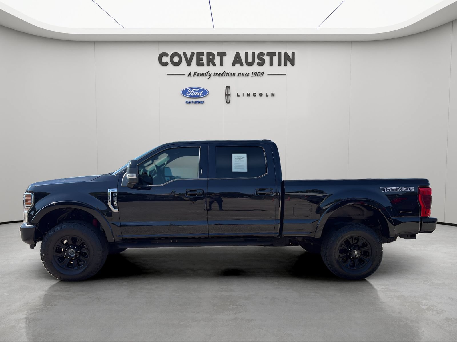 Certified 2022 Ford F250 Lariat w/ Tremor Off-Road Package AWD/4WD image 2