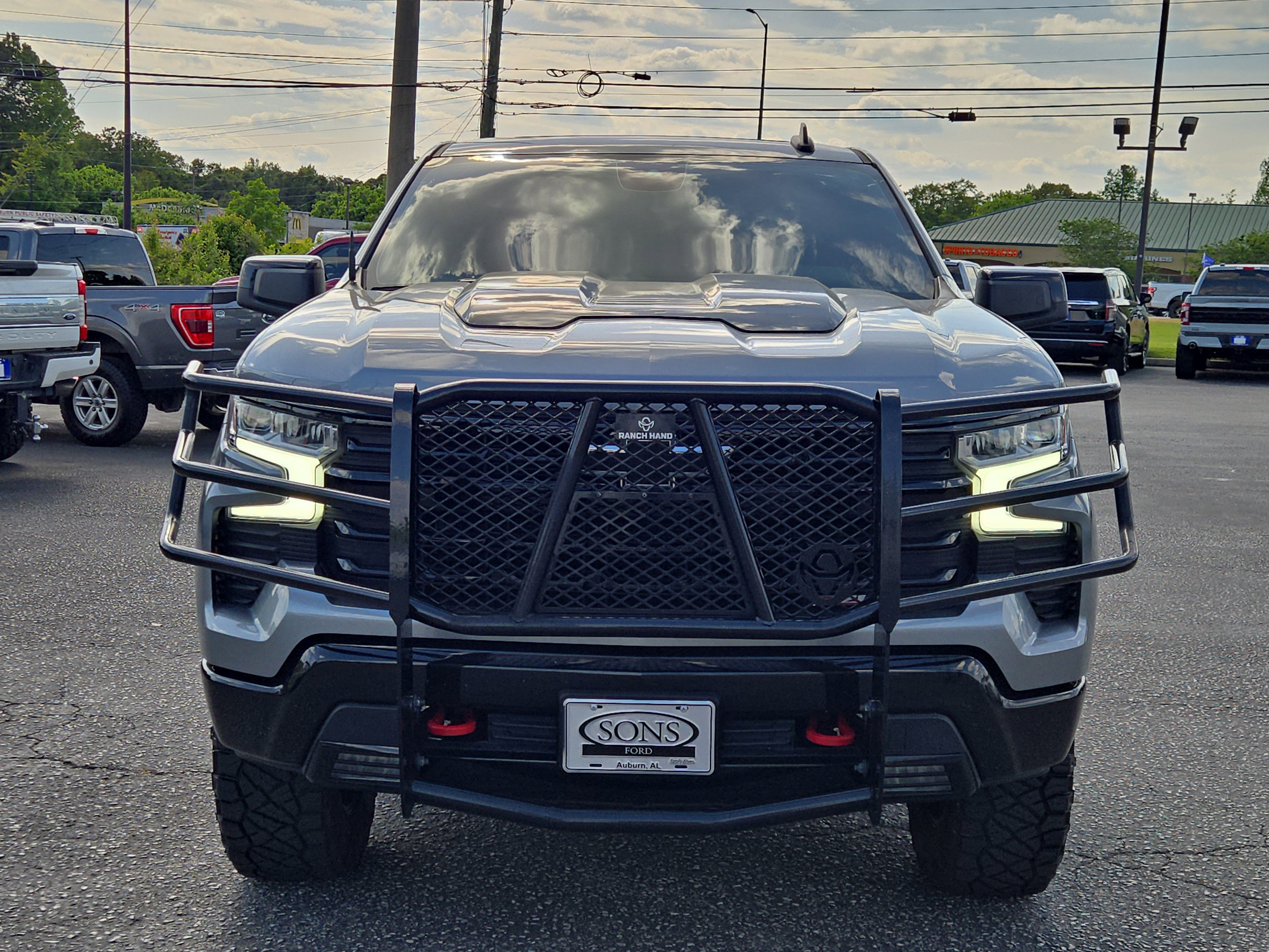 Used 2024 Chevrolet Silverado 1500 LT Trail Boss w/ Convenience Package II AWD/4WD image 4