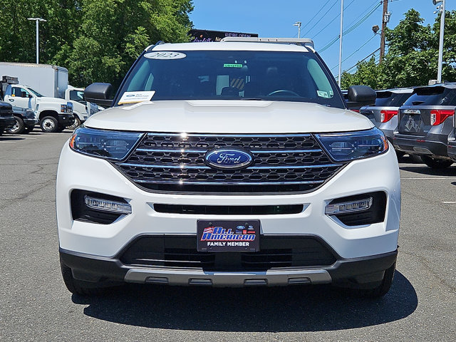 Certified 2023 Ford Explorer XLT w/ Equipment Group 202A AWD/4WD image 3