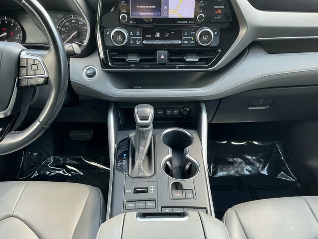 Used 2021 Toyota Highlander XLE AWD/4WD image 15