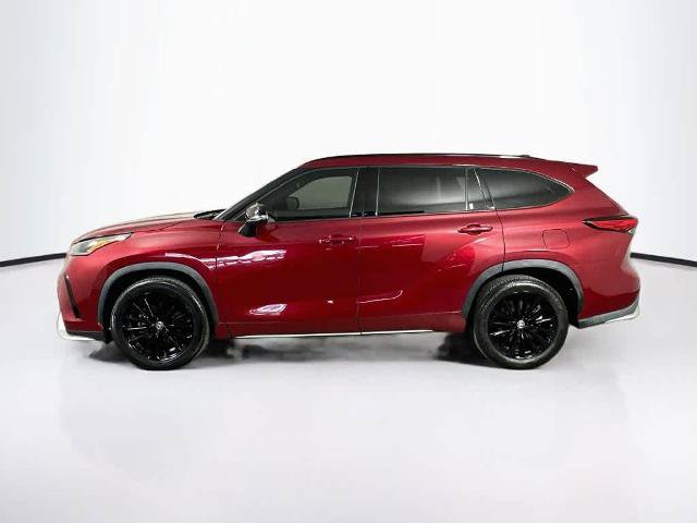 Used 2023 Toyota Highlander XSE FWD image 3