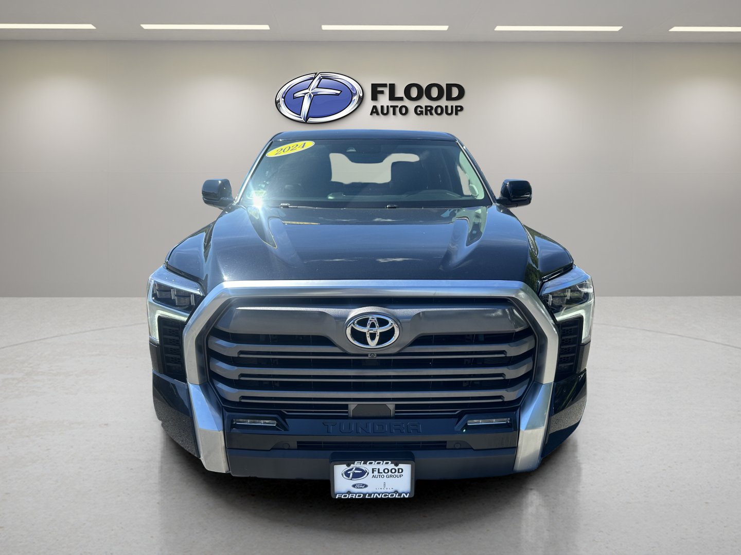 Used 2024 Toyota Tundra Limited AWD/4WD image 2