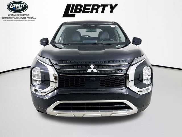 Used 2023 Mitsubishi Outlander SE image 8