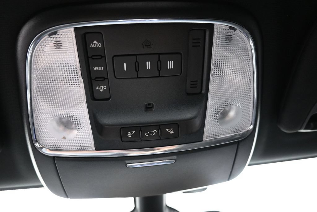 Used 2019 Jeep Grand Cherokee Altitude RWD image 6