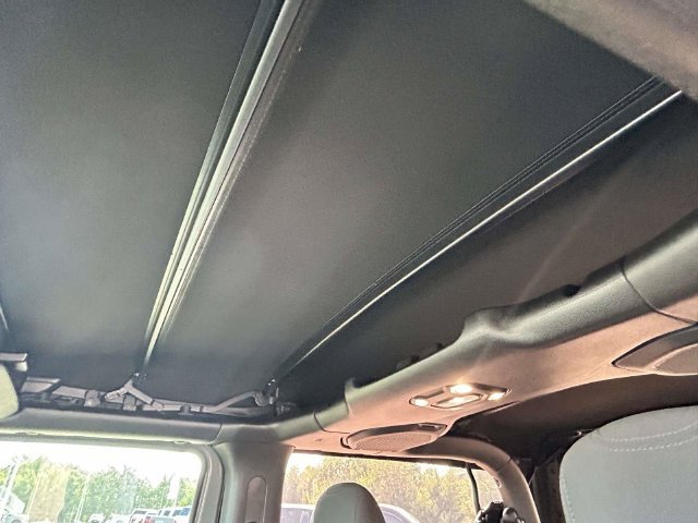 Used 2022 Jeep Wrangler Sport AWD/4WD image 14