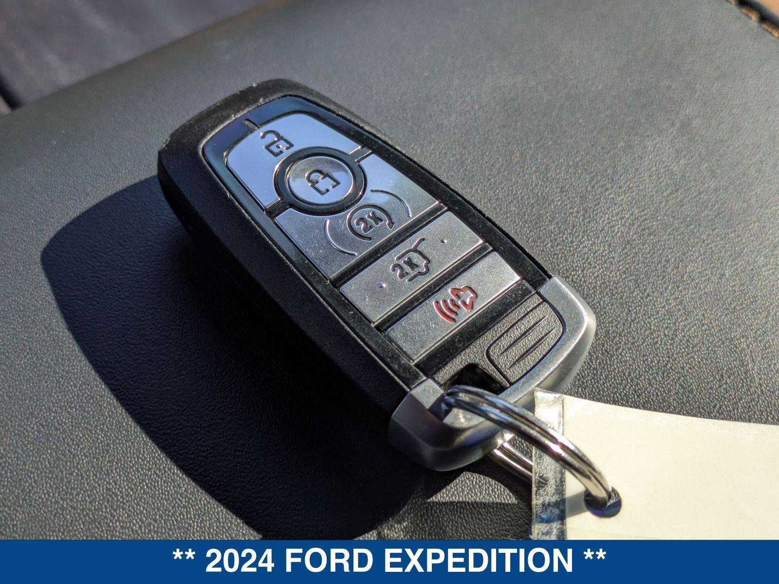Certified 2024 Ford Expedition Platinum image 36