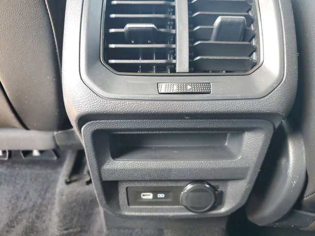 Used 2022 Volkswagen Tiguan SE R-Line image 18