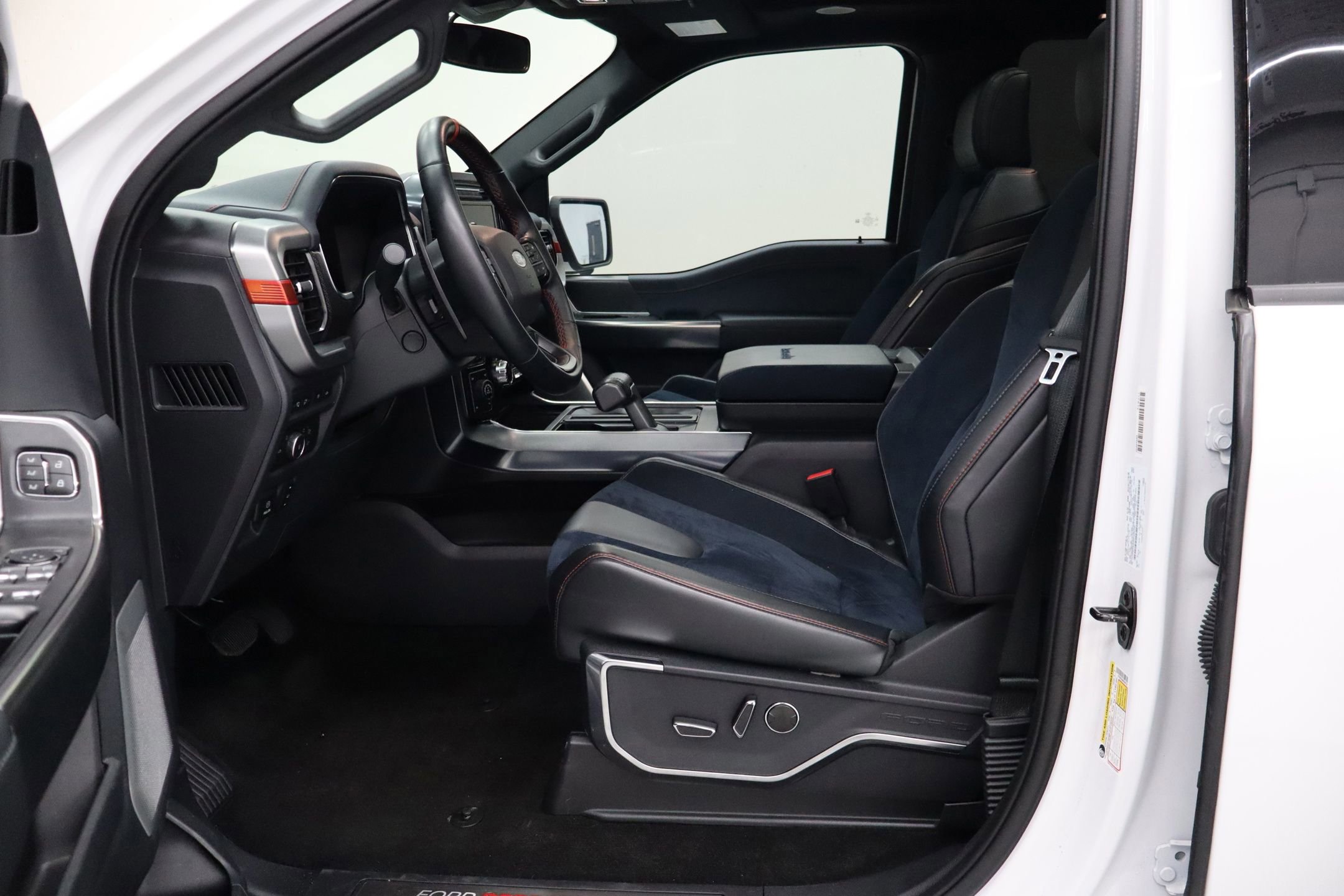 Certified 2022 Ford F150 Raptor w/ Equipment Group 801A High image 31