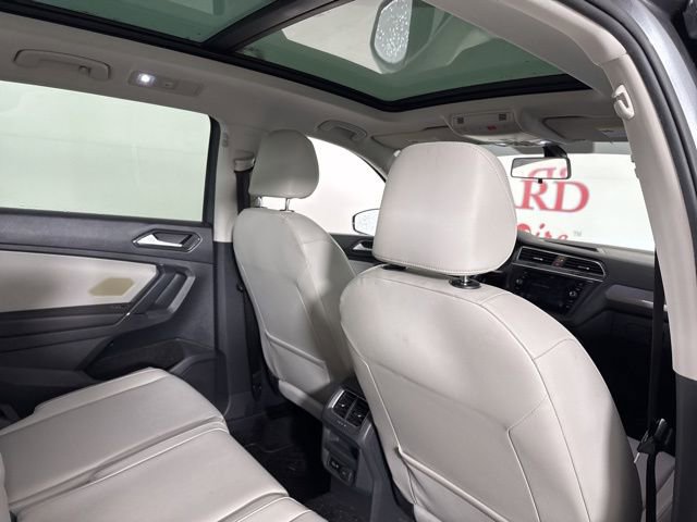 Used 2018 Volkswagen Tiguan SE w/ Panoramic Sunroof Package image 19