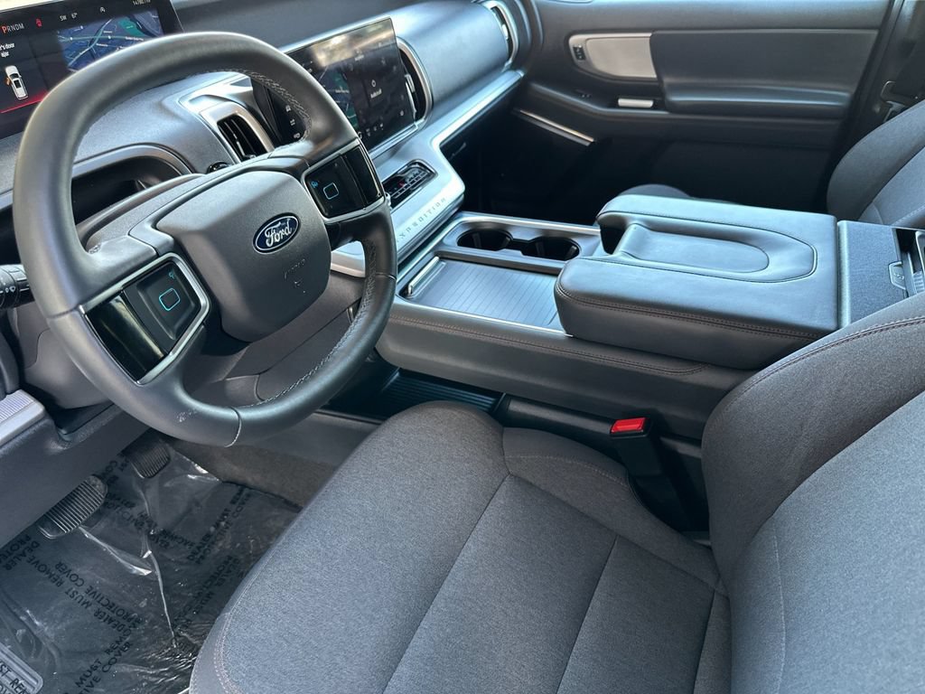 Certified 2025 Ford Expedition Active AWD/4WD image 9