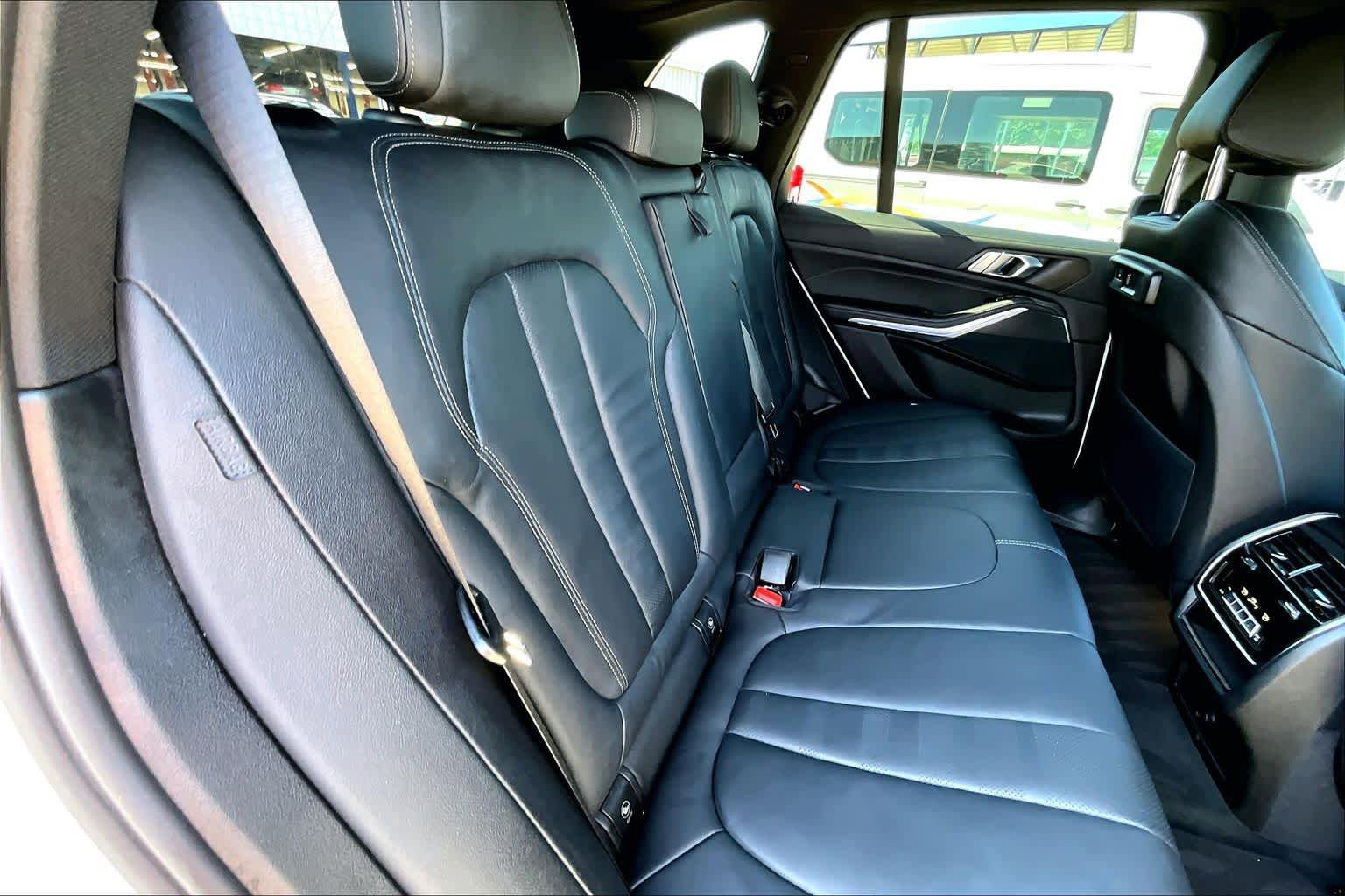 Used 2022 BMW X5 xDrive40i w/ M Sport Package AWD/4WD image 23