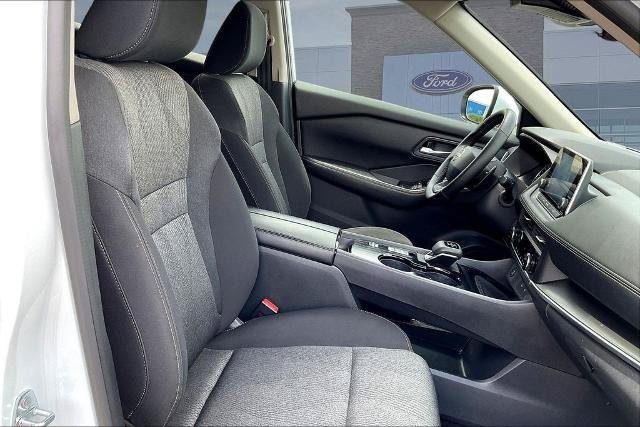 Used 2025 Nissan Rogue SV FWD image 28