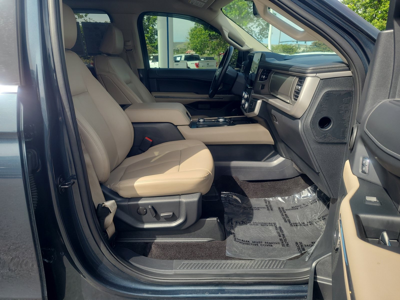 Certified 2022 Ford Expedition XLT w/ Equipment Group 202A AWD/4WD image 19