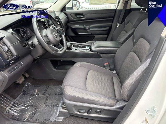 Used 2024 Nissan Pathfinder SV FWD image 17