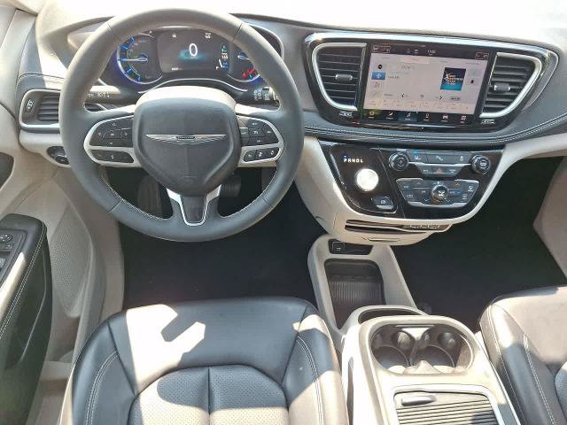 Used 2023 Chrysler Pacifica Touring-L FWD image 27