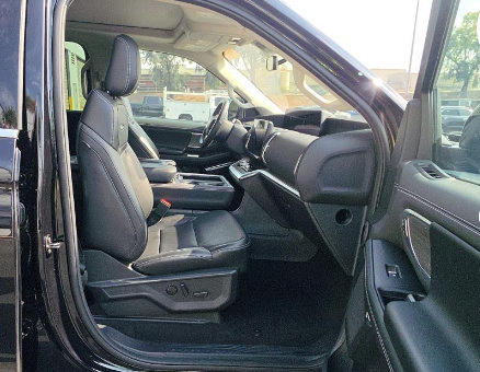 Certified 2025 Ford Expedition Platinum AWD/4WD image 12