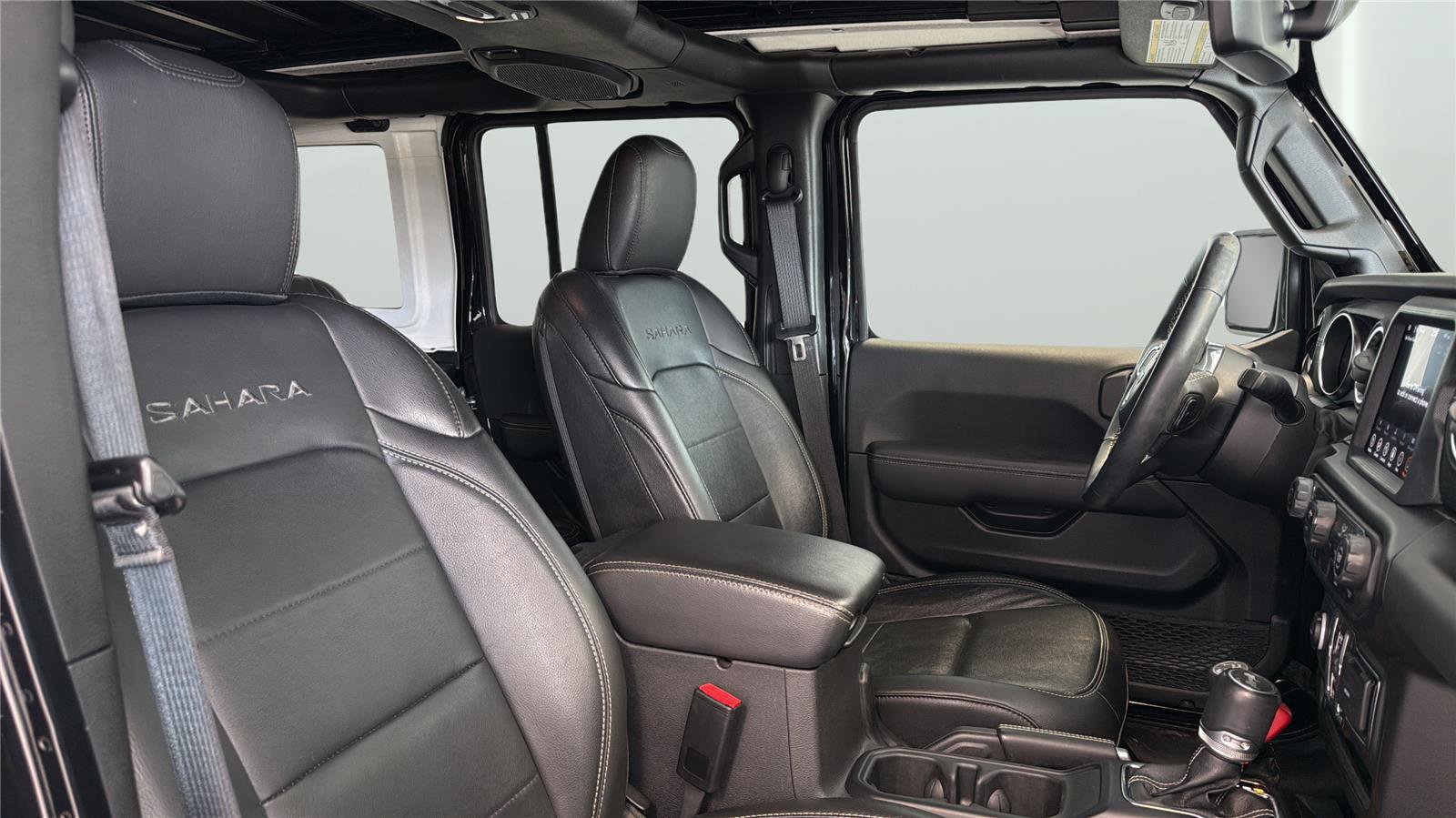 Used 2023 Jeep Wrangler Sahara w/ Cold Weather Group image 16