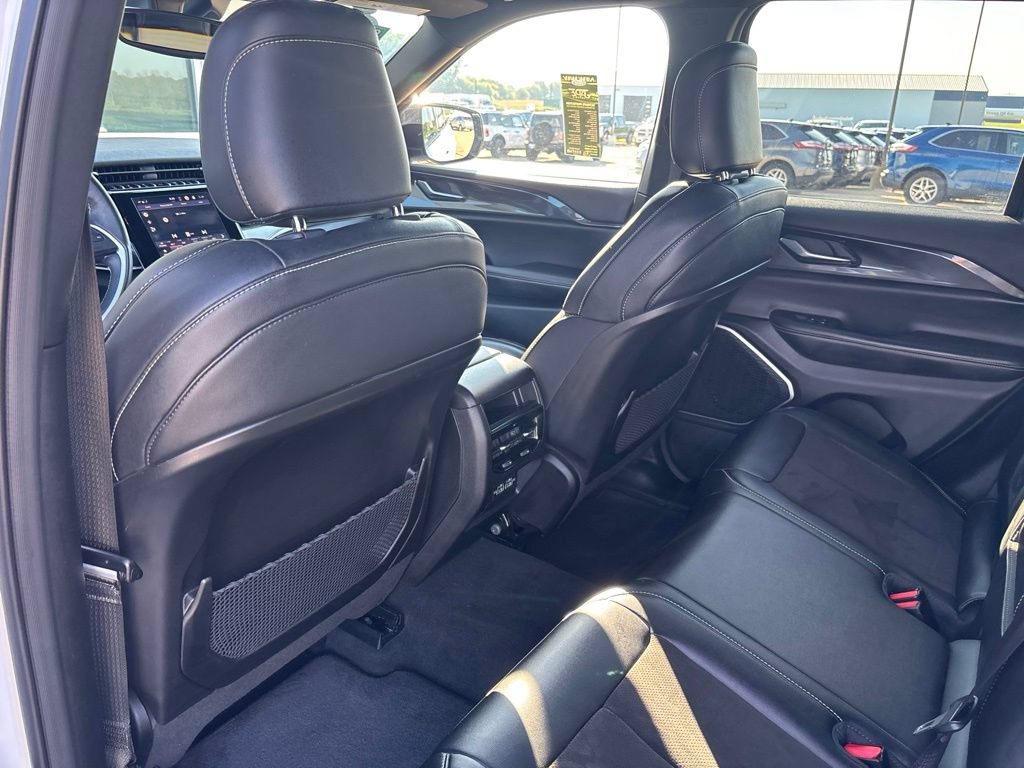Used 2022 Jeep Grand Cherokee Altitude AWD/4WD image 30
