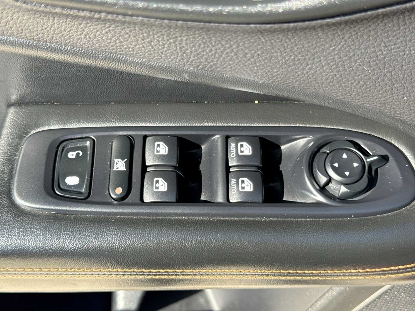 Used 2018 Jeep Compass Limited w/ Navigation Group AWD/4WD image 16