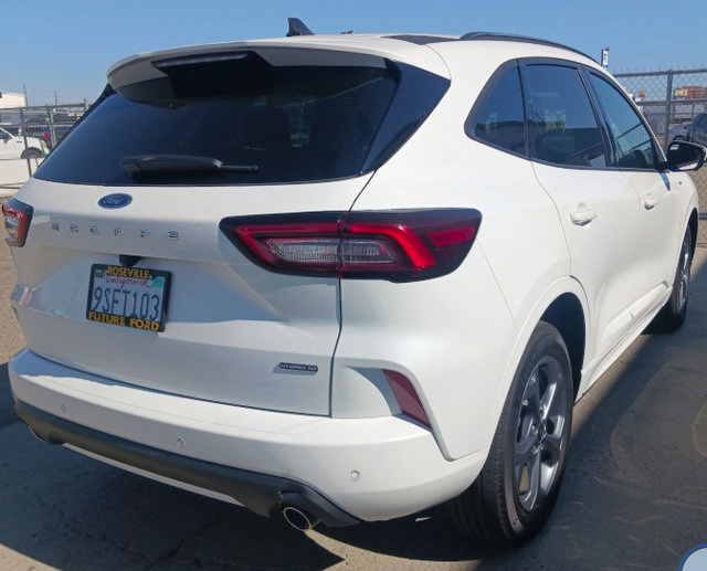 Certified 2023 Ford Escape ST-Line Select w/ Tech Pack #2 AWD/4WD image 4