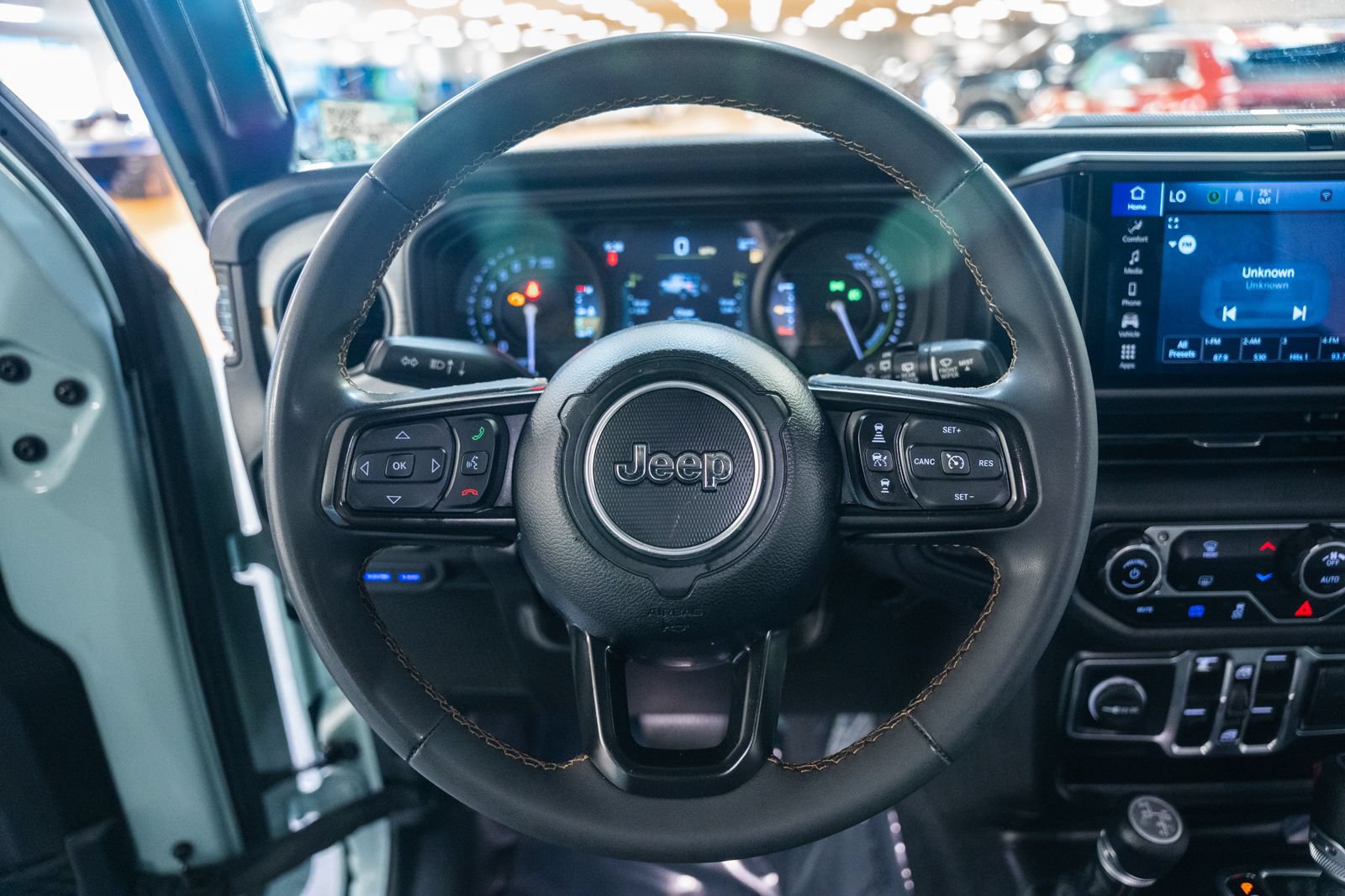 Used 2024 Jeep Wrangler Unlimited AWD/4WD image 29