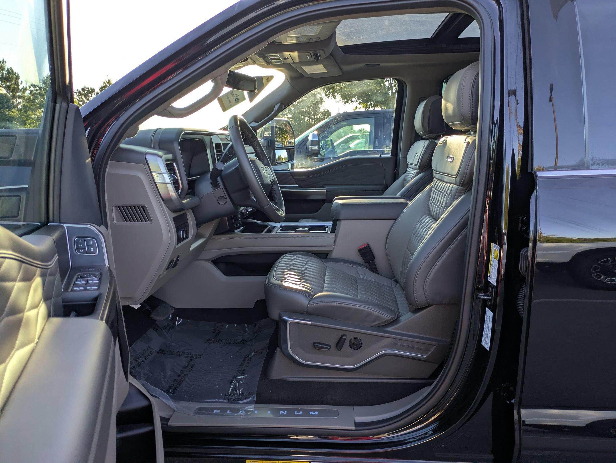 Certified 2025 Ford F450 Platinum w/ Platinum Plus Package AWD/4WD image 11