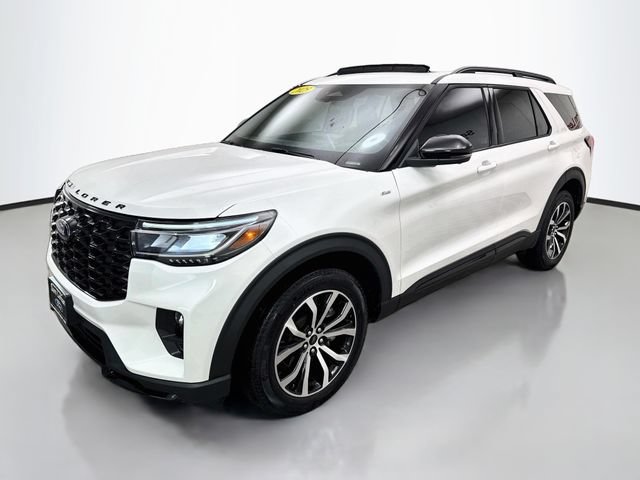 Certified 2025 Ford Explorer ST-Line AWD/4WD image 3
