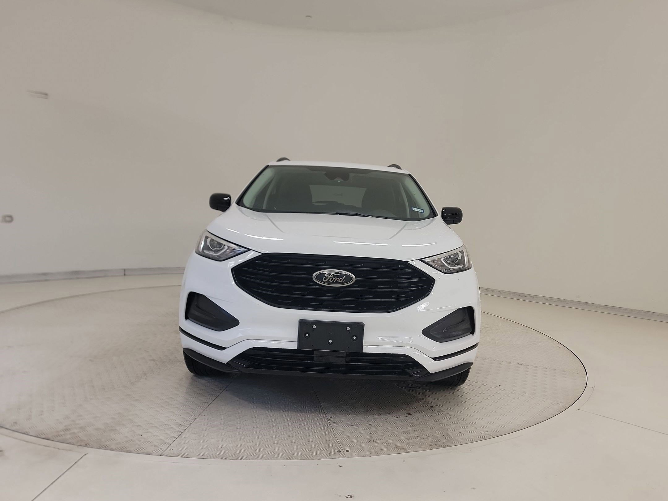Certified 2024 Ford Edge SE w/ Black Appearance Package image 8