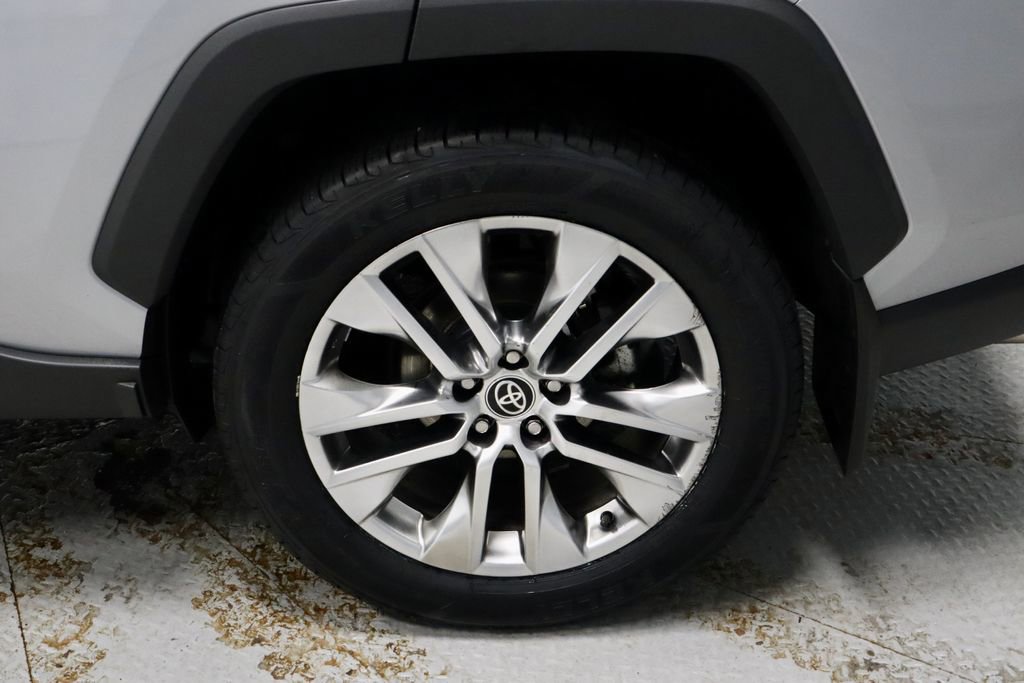 Used 2021 Toyota RAV4 XLE Premium AWD/4WD image 19