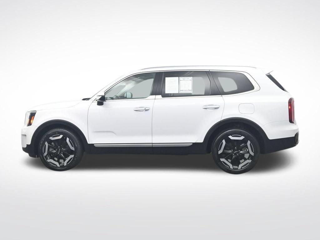 Used 2025 Kia Telluride S FWD image 10