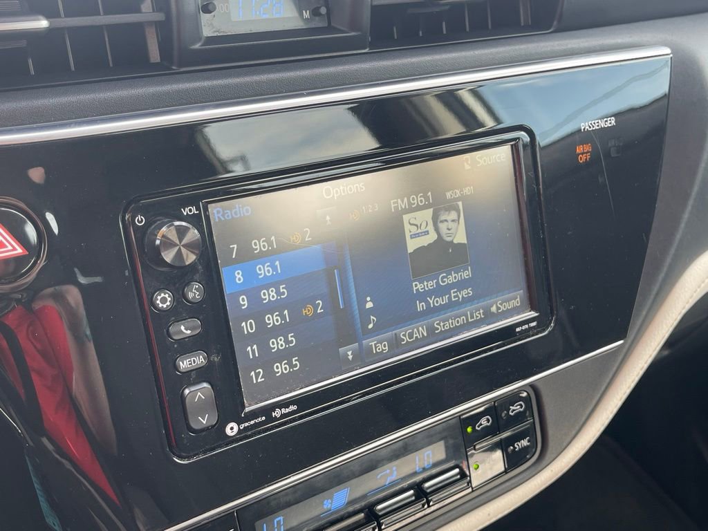 Used 2018 Toyota Corolla iM image 32