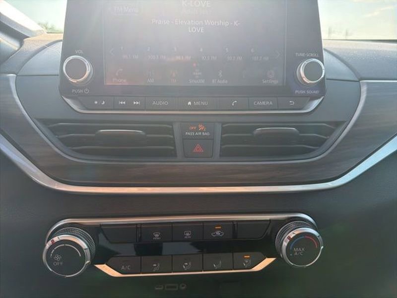 Used 2025 Nissan Altima 2.5 SV FWD image 9