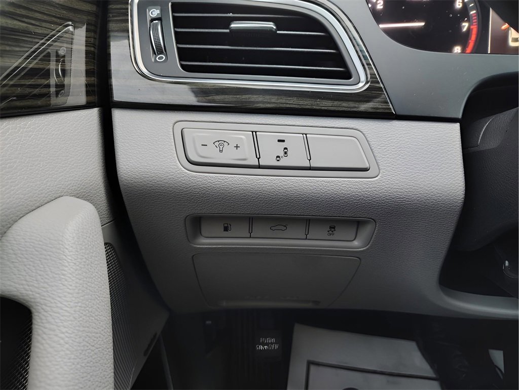 Used 2017 Hyundai Sonata Limited w/ Tech Package 03 image 11
