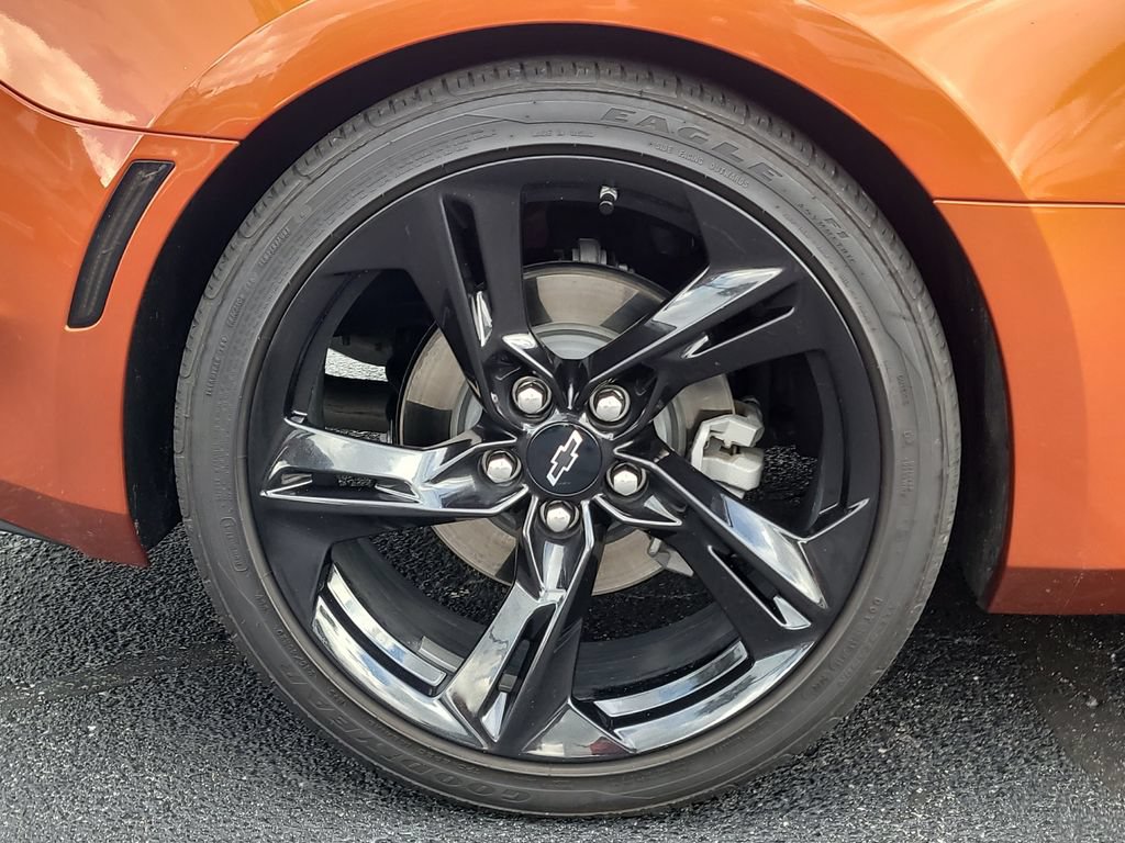 Used 2023 Chevrolet Camaro LT w/ Technology Package RWD image 5