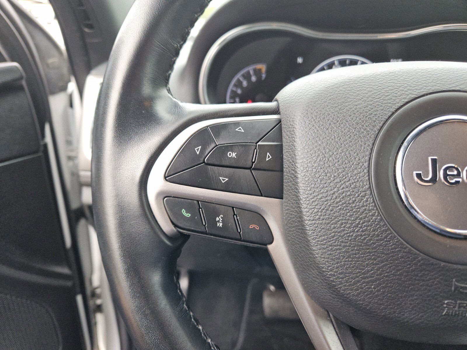 Used 2022 Jeep Grand Cherokee Laredo E image 28