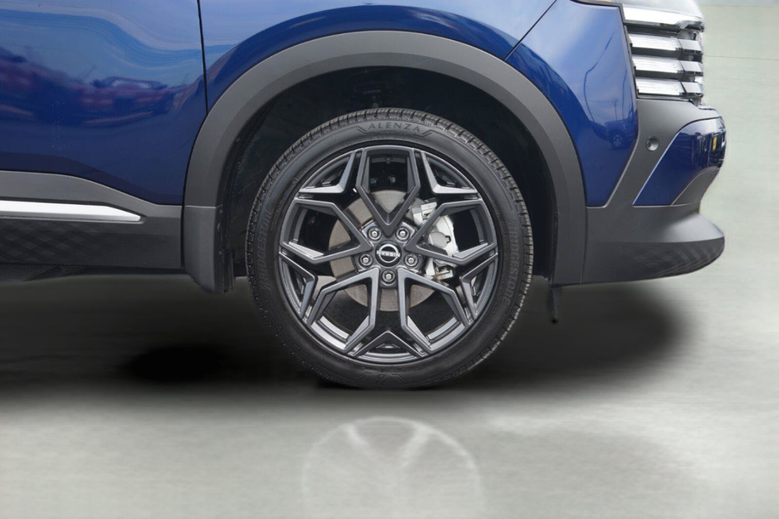 Used 2026 Nissan Kicks SR w/ SR Premium Package FWD image 4