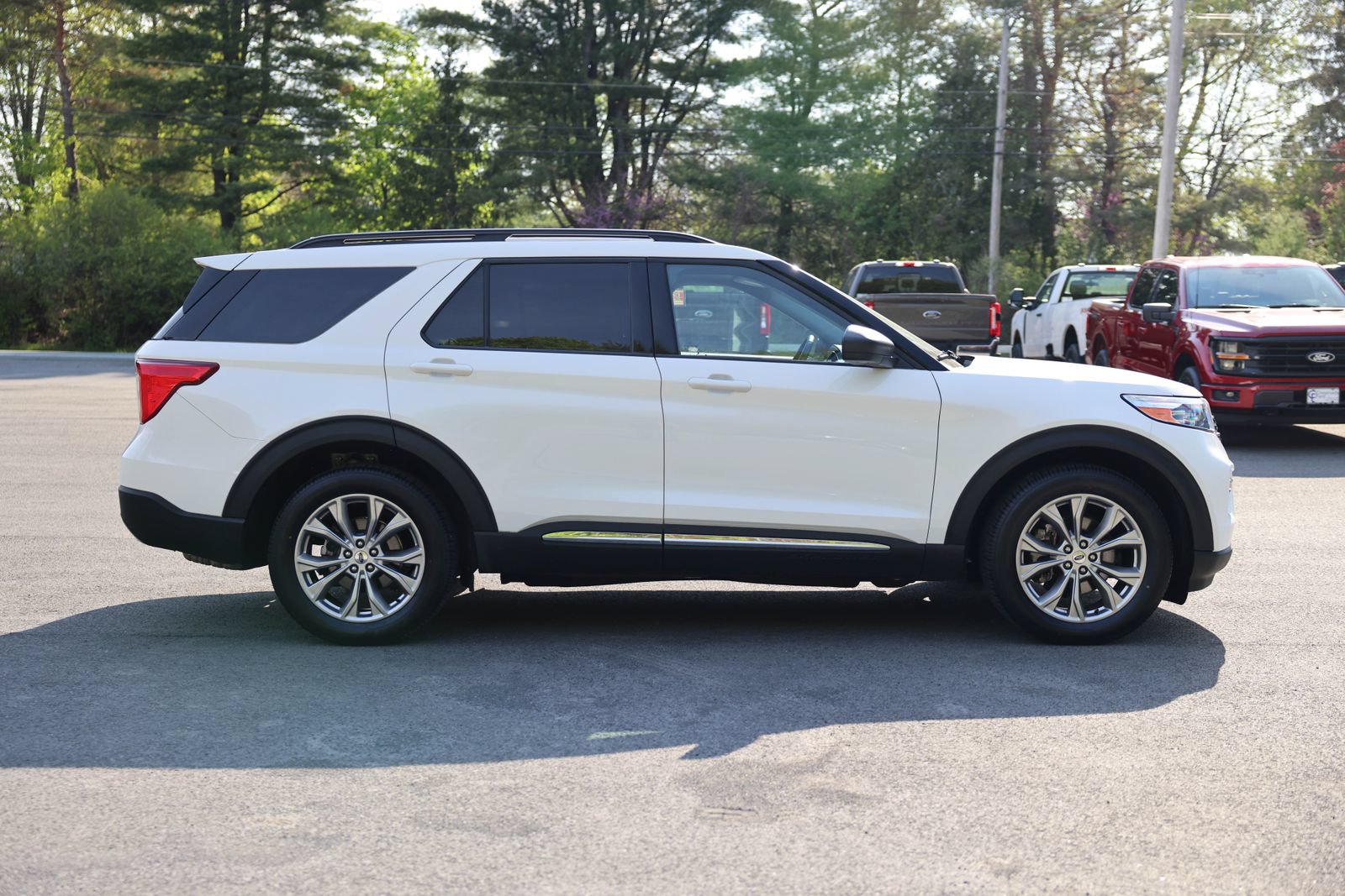 Certified 2024 Ford Explorer XLT w/ Equipment Group 202A AWD/4WD image 4