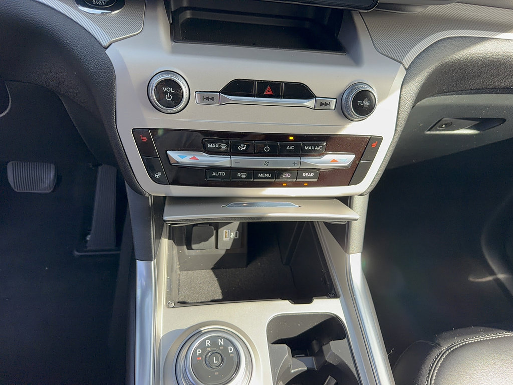 Certified 2024 Ford Explorer XLT w/ Equipment Group 202A RWD image 22