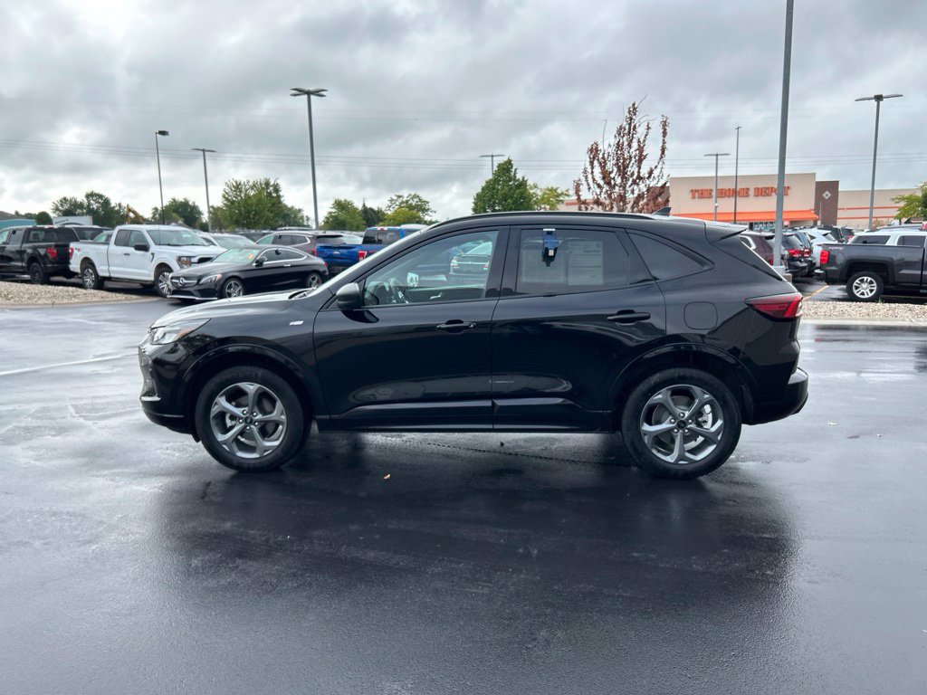Certified 2024 Ford Escape ST-Line AWD/4WD image 5