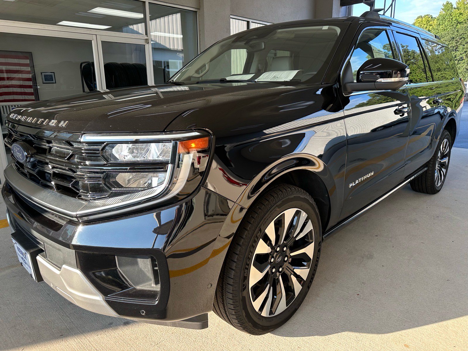 Certified 2025 Ford Expedition Max Platinum w/ Driver's Package AWD/4WD image 3