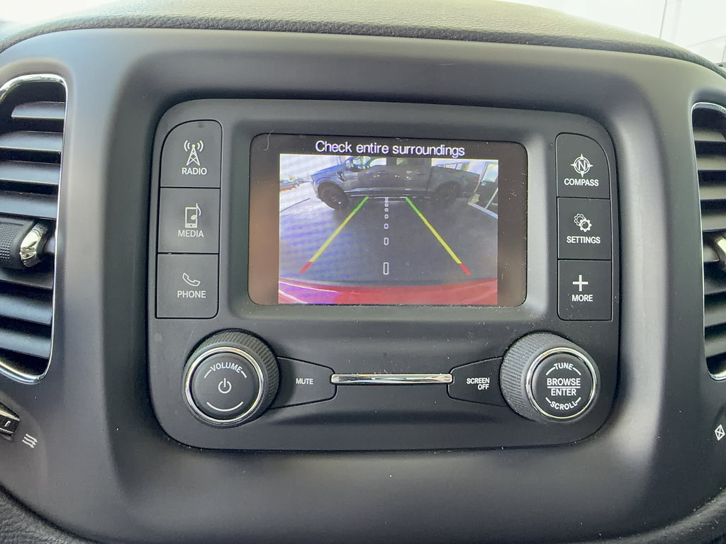 Used 2018 Jeep Compass Latitude FWD image 19