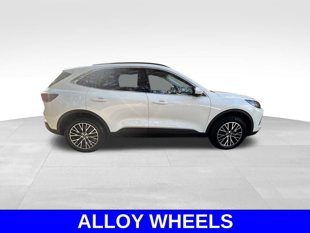 Certified 2024 Ford Escape SE w/ PHEV Premium Package FWD video 3