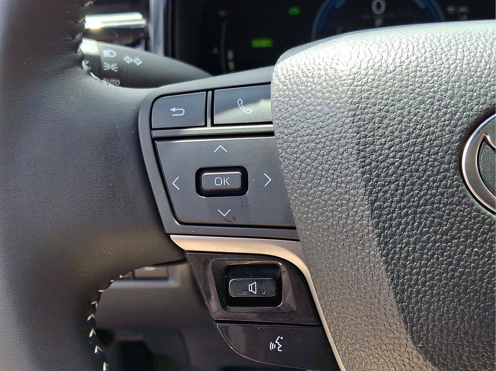Used 2025 Toyota Camry SE FWD image 19