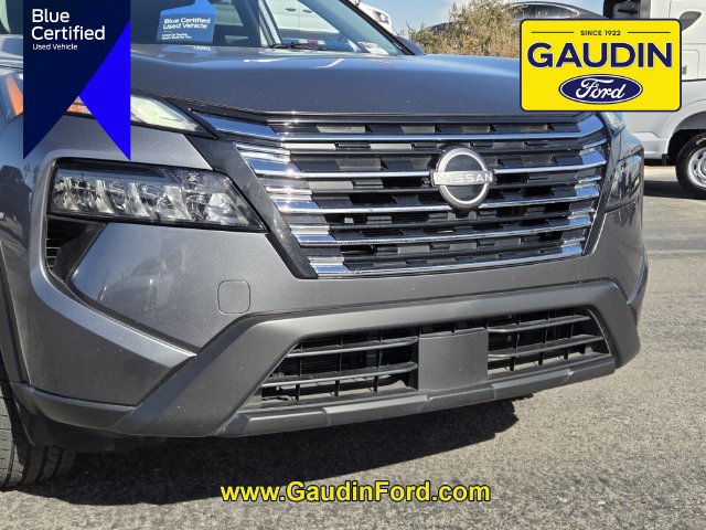 Used 2025 Nissan Rogue SV FWD image 2