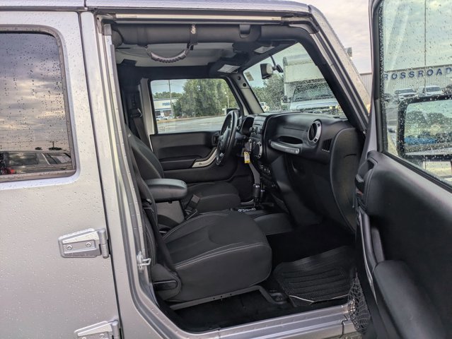 Used 2017 Jeep Wrangler Unlimited Sahara w/ Connectivity Group image 30