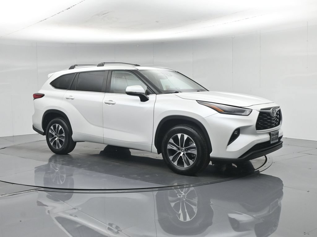 Used 2023 Toyota Highlander XLE FWD image 30