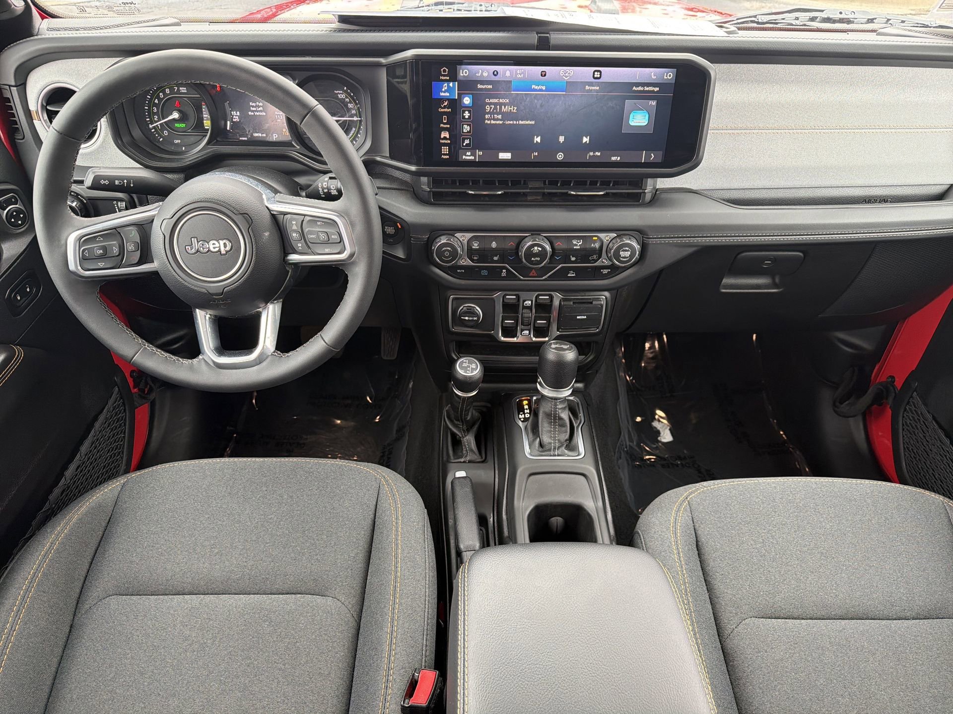 Used 2025 Jeep Wrangler Unlimited Sahara AWD/4WD image 2