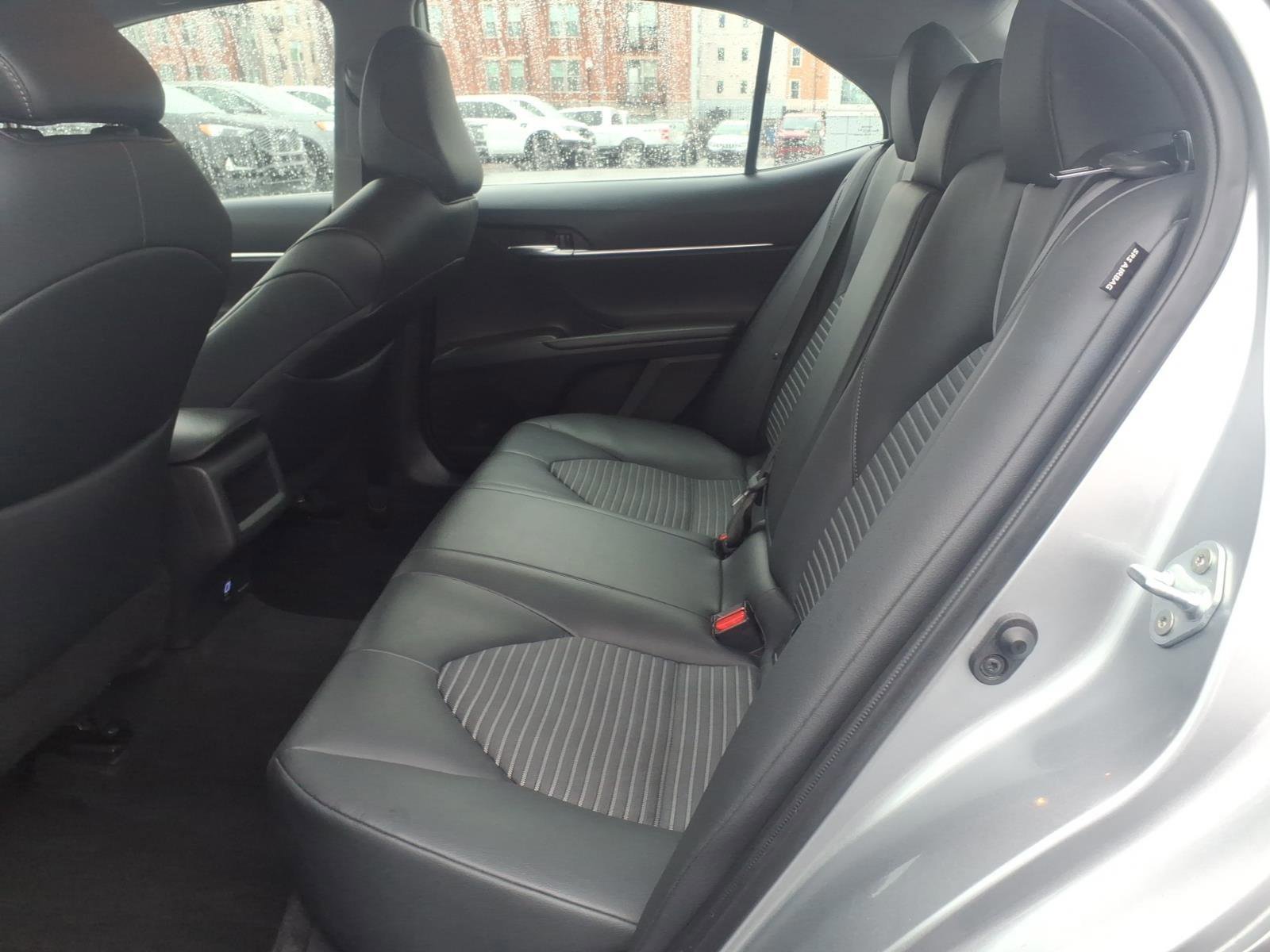 Used 2023 Toyota Camry SE image 9