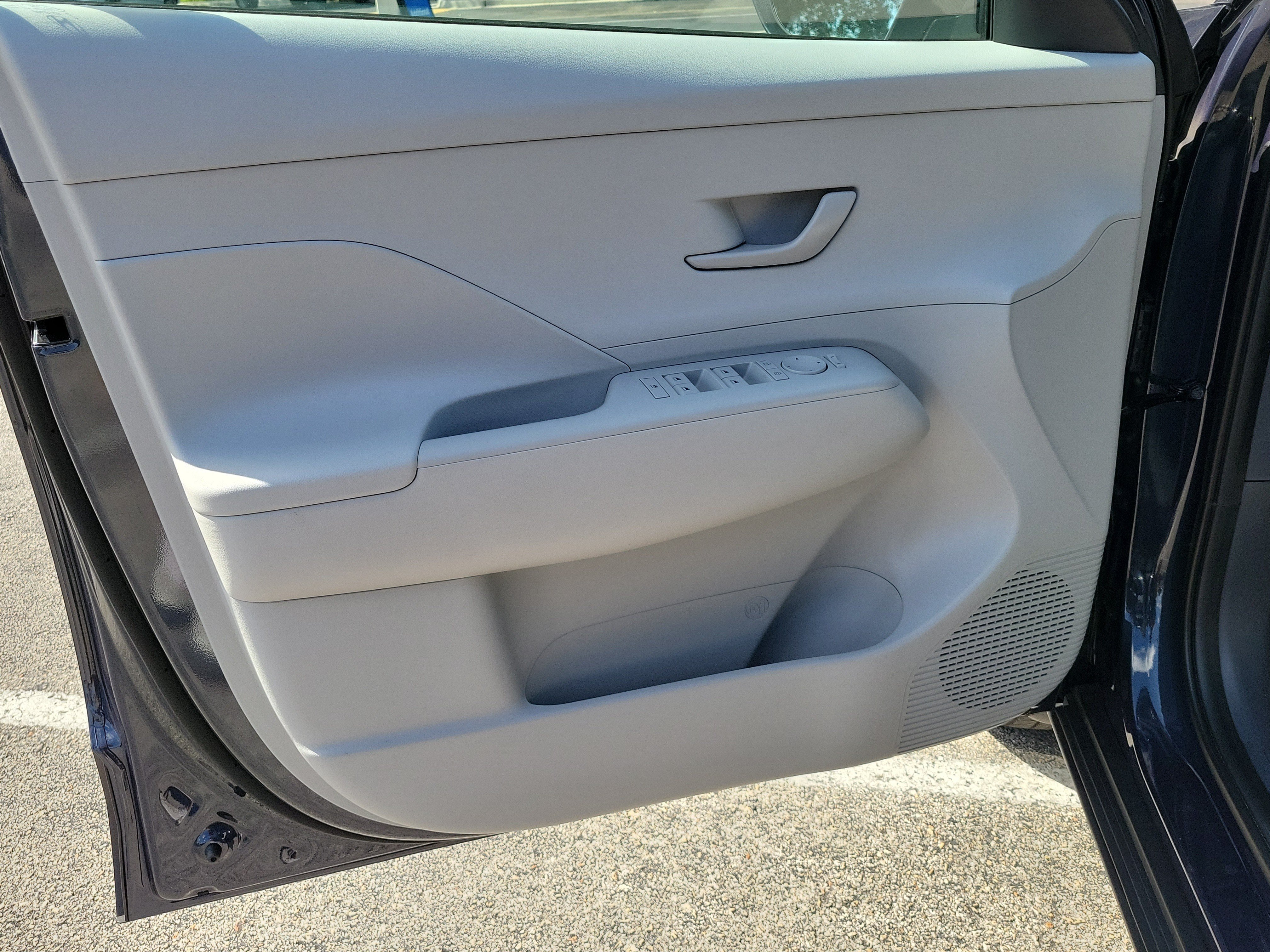 Used 2025 Hyundai Kona SEL FWD image 17