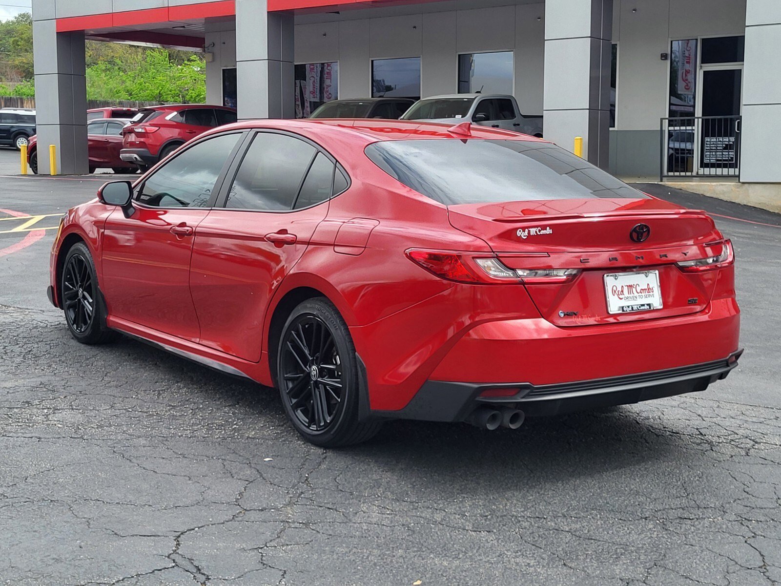 Used 2025 Toyota Camry SE w/ Convenience Package image 5